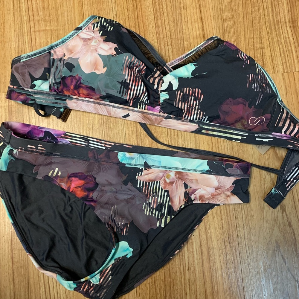 Like new Calia women’s tie back swim set size small